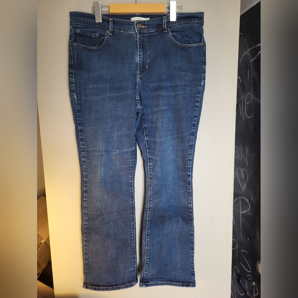 Levi Classic Boot Blue Denim Jeans, Size 14 (34) - Picture 2 of 6